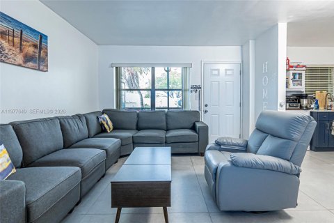 Condo in Hollywood, Florida, 2 bedrooms  № 2041983