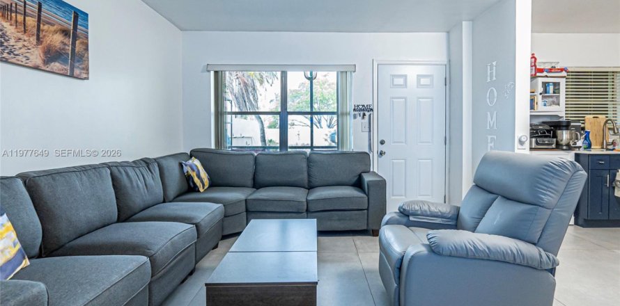 Condo in Hollywood, Florida, 2 bedrooms  № 2041983