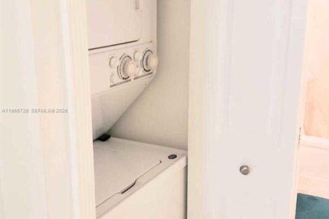 Condo in Lauderhill, Florida, 2 bedrooms  № 2010611 - photo 11