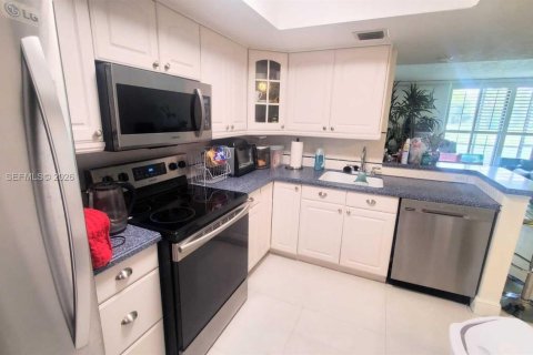 Condo in Lauderhill, Florida, 2 bedrooms  № 2010611 - photo 4