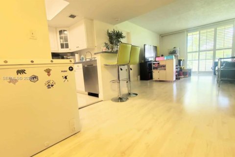 Condo in Lauderhill, Florida, 2 bedrooms  № 2010611 - photo 5