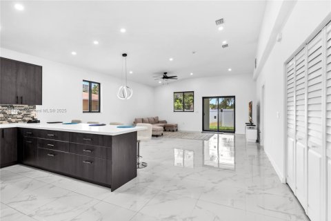 Villa ou maison à vendre à Pompano Beach, Floride: 3 chambres, 139.07 m2 № 1958472 - photo 12