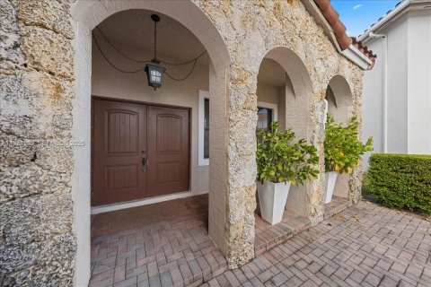 Casa en venta en Miami, Florida, 5 dormitorios, 279.64 m2 № 1982894 - foto 3