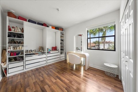 Casa en venta en Miami, Florida, 5 dormitorios, 279.64 m2 № 1982894 - foto 30