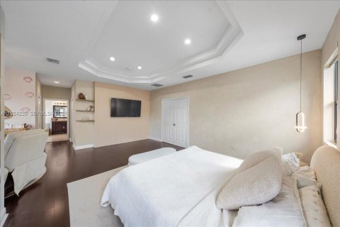 Casa en venta en Miami, Florida, 5 dormitorios, 279.64 m2 № 1982894 - foto 24