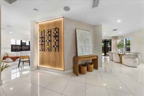 Casa en venta en Miami, Florida, 5 dormitorios, 279.64 m2 № 1982894 - foto 6