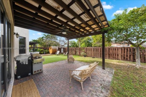 Casa en venta en Miami, Florida, 5 dormitorios, 279.64 m2 № 1982894 - foto 4