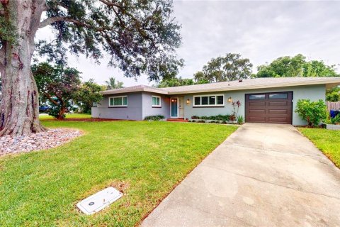 House in Largo, Florida 2 bedrooms, 97.92 sq.m. № 1903684 - photo 13