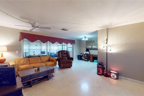 House in Largo, Florida 2 bedrooms, 97.92 sq.m. № 1903684 - photo 18