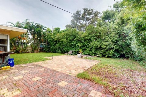 House in Largo, Florida 2 bedrooms, 97.92 sq.m. № 1903684 - photo 2