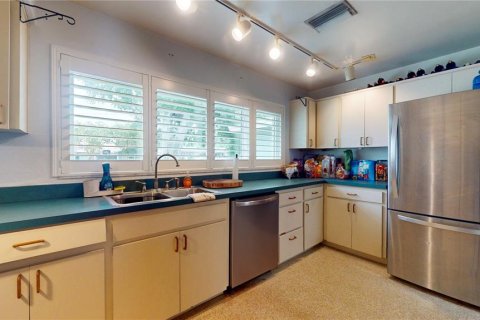 House in Largo, Florida 2 bedrooms, 97.92 sq.m. № 1903684 - photo 10