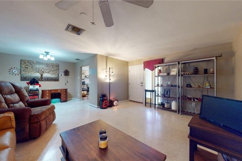 House in Largo, Florida 2 bedrooms, 97.92 sq.m. № 1903684 - photo 15