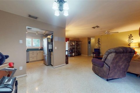 House in Largo, Florida 2 bedrooms, 97.92 sq.m. № 1903684 - photo 14