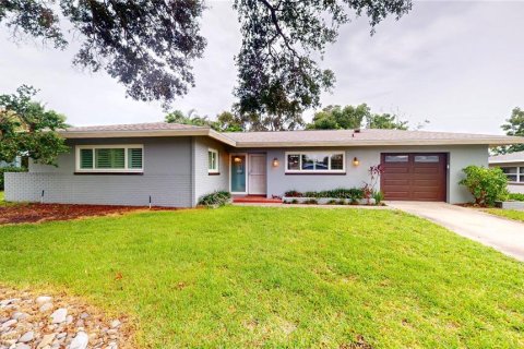 House in Largo, Florida 2 bedrooms, 97.92 sq.m. № 1903684 - photo 1