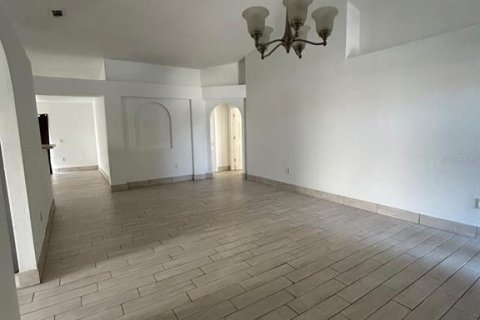 Villa ou maison à louer à Winter Haven, Floride: 4 chambres, 172.33 m2 № 2416655 - photo 5