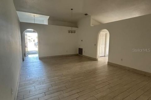 Villa ou maison à louer à Winter Haven, Floride: 4 chambres, 172.33 m2 № 2416655 - photo 8