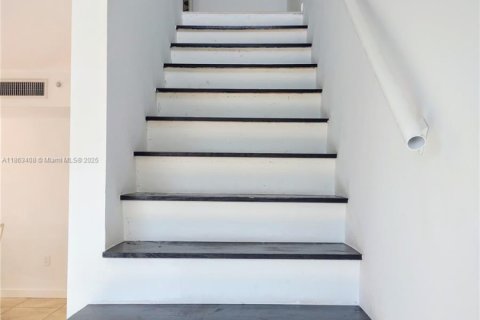 Condominio en alquiler en Miami Beach, Florida, 2 dormitorios, 134.24 m2 № 1889844 - foto 10