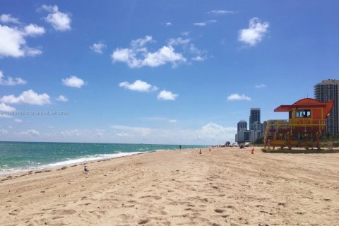 Condominio en alquiler en Miami Beach, Florida, 2 dormitorios, 134.24 m2 № 1889844 - foto 22