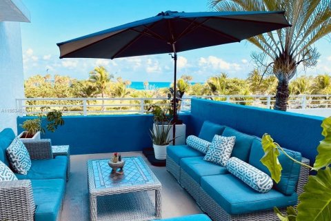 Condominio en alquiler en Miami Beach, Florida, 2 dormitorios, 134.24 m2 № 1889844 - foto 2