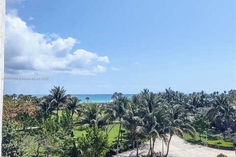 Condominio en alquiler en Miami Beach, Florida, 2 dormitorios, 134.24 m2 № 1889844 - foto 24