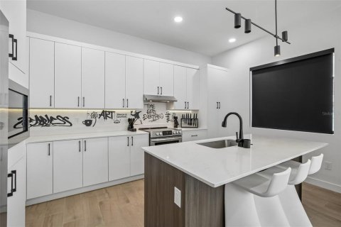 Villa ou maison à vendre à Tampa, Floride: 4 chambres, 213.95 m2 № 2223456 - photo 7