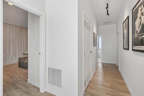 Villa ou maison à vendre à Tampa, Floride: 4 chambres, 213.95 m2 № 2223456 - photo 11