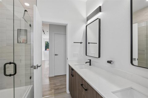 Villa ou maison à vendre à Tampa, Floride: 4 chambres, 213.95 m2 № 2223456 - photo 18