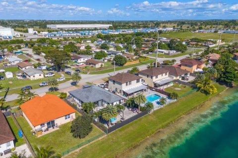 Купить виллу или дом в Хомстед, Флорида 4 спальни, 170.01м2, № 1972838 - фото 2