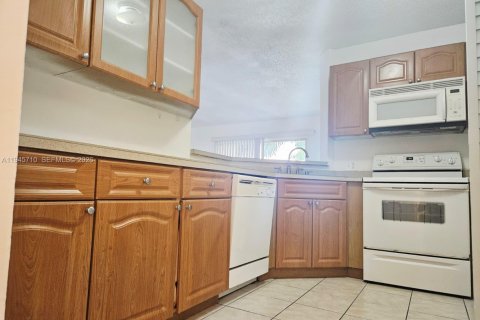 Copropriété à vendre à Oakland Park, Floride: 2 chambres, 94.76 m2 № 2002711 - photo 3