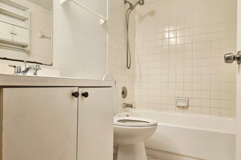 Copropriété à vendre à Oakland Park, Floride: 2 chambres, 94.76 m2 № 2002711 - photo 10