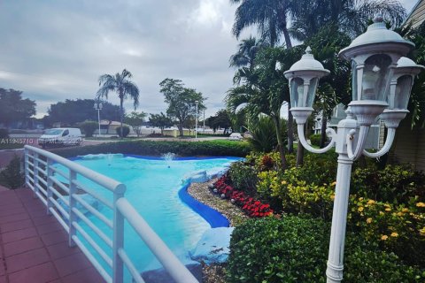 Copropriété à vendre à Oakland Park, Floride: 2 chambres, 94.76 m2 № 2002711 - photo 2