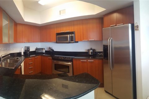 Condo in Sunny Isles Beach, Florida, 3 bedrooms  № 2013977 - photo 5