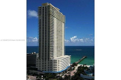 Condo in Sunny Isles Beach, Florida, 3 bedrooms  № 2013977 - photo 2