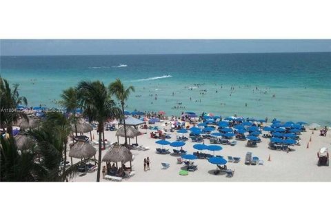 Condo in Sunny Isles Beach, Florida, 3 bedrooms  № 2013977 - photo 17