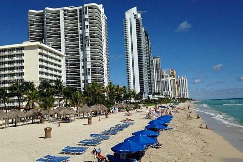 Condo in Sunny Isles Beach, Florida, 3 bedrooms  № 2013977 - photo 22