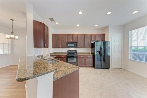 Townhouse in Sarasota, Florida 3 bedrooms, 168.9 sq.m. № 2206037 - photo 10
