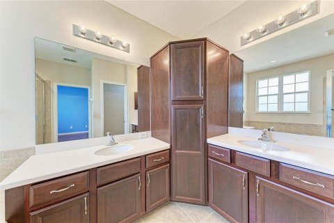 Townhouse in Sarasota, Florida 3 bedrooms, 168.9 sq.m. № 2206037 - photo 25