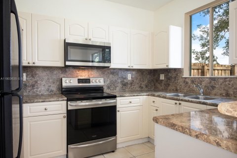 Condominio en alquiler en Homestead, Florida, 3 dormitorios, 120.96 m2 № 1956595 - foto 3