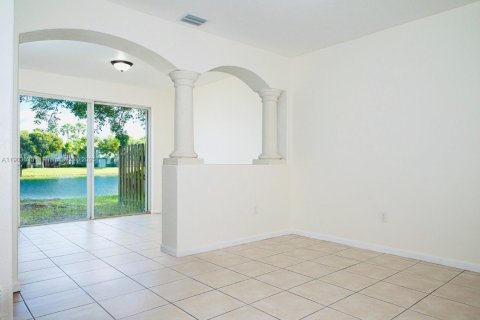 Condominio en alquiler en Homestead, Florida, 3 dormitorios, 120.96 m2 № 1956595 - foto 4