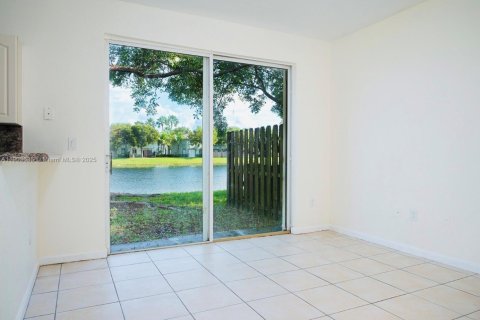 Condominio en alquiler en Homestead, Florida, 3 dormitorios, 120.96 m2 № 1956595 - foto 2