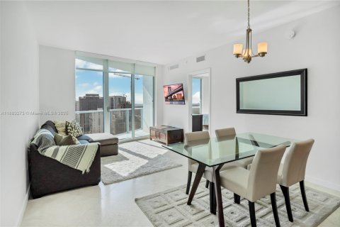 Снять в аренду кондоминиум в Майами, Флорида 2 спальни, 112.6м2, № 1929581 - фото 1