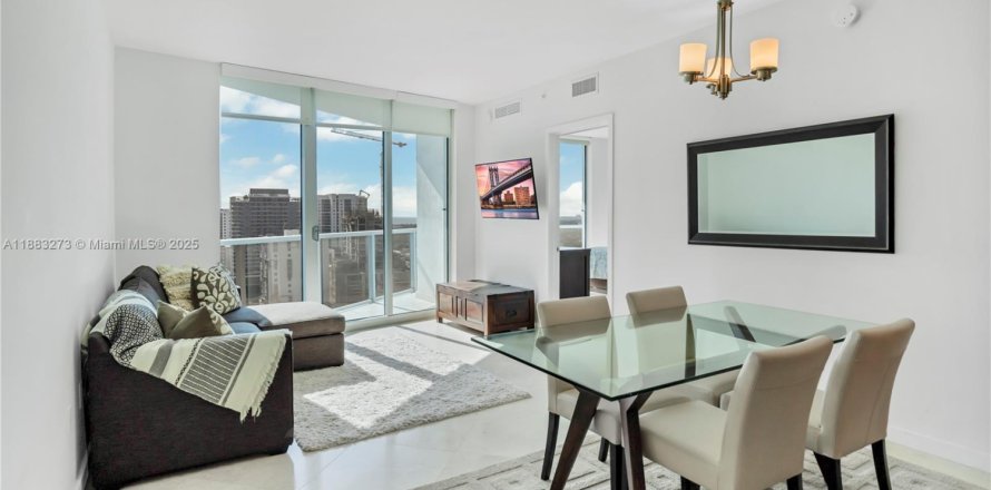 Кондоминиум с 2 спальнями в Майами, Флорида № 1929581