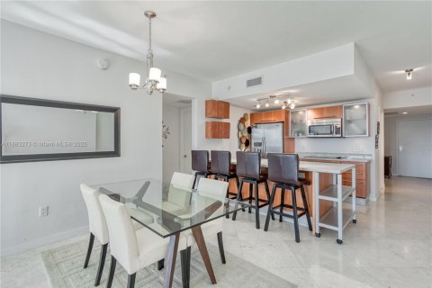 Снять в аренду кондоминиум в Майами, Флорида 2 спальни, 112.6м2, № 1929581 - фото 3