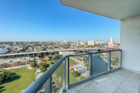 Снять в аренду кондоминиум в Майами, Флорида 2 спальни, 112.6м2, № 1929581 - фото 18