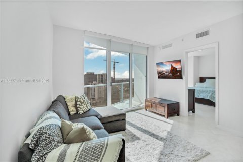 Снять в аренду кондоминиум в Майами, Флорида 2 спальни, 112.6м2, № 1929581 - фото 2