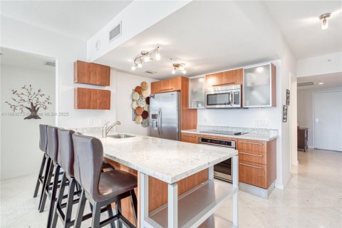 Снять в аренду кондоминиум в Майами, Флорида 2 спальни, 112.6м2, № 1929581 - фото 4