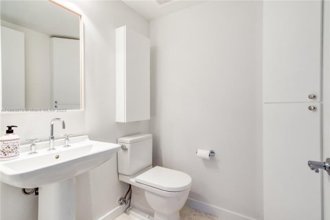 Снять в аренду кондоминиум в Майами, Флорида 2 спальни, 112.6м2, № 1929581 - фото 13