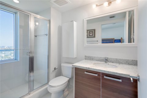 Снять в аренду кондоминиум в Майами, Флорида 2 спальни, 112.6м2, № 1929581 - фото 12