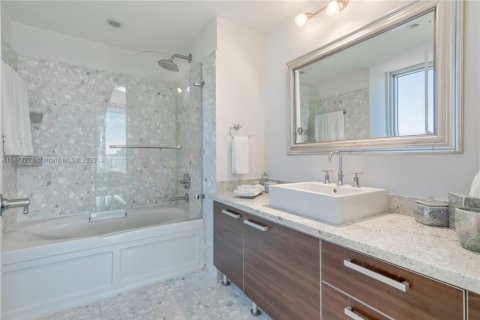 Снять в аренду кондоминиум в Майами, Флорида 2 спальни, 112.6м2, № 1929581 - фото 8