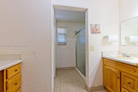Casa en venta en Miami, Florida, 3 dormitorios, 144.18 m2 № 2031683 - foto 17